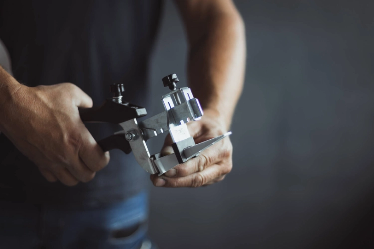 KUBALA SMART LEVEL Kleszcze Zaciskowe Metalowe PROFI 1899 do Systemu Poziomowania Płytek